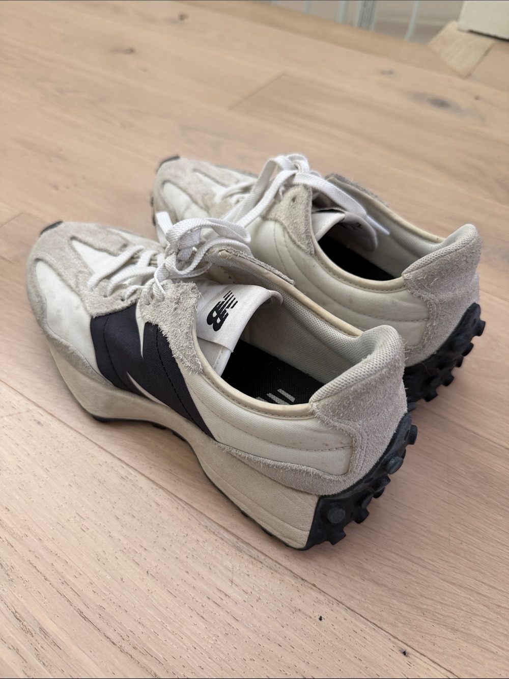 New Balance 327